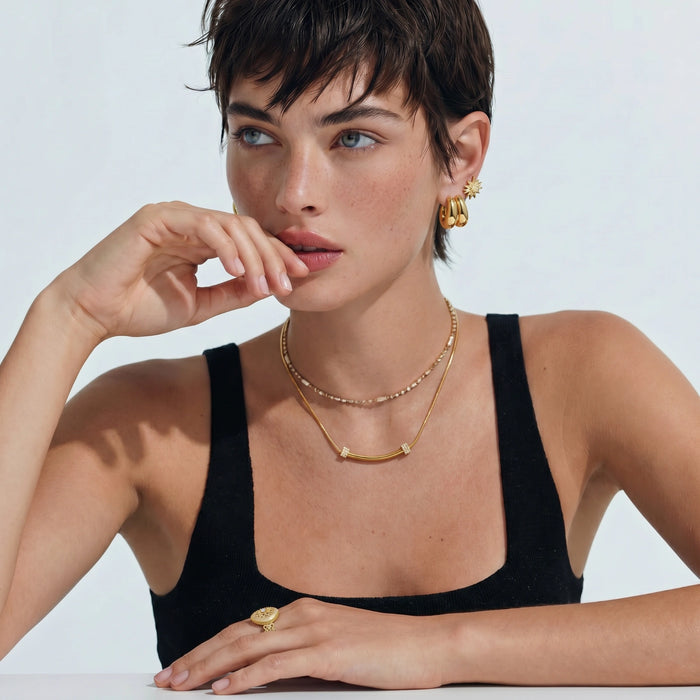 Leda Bar Necklace